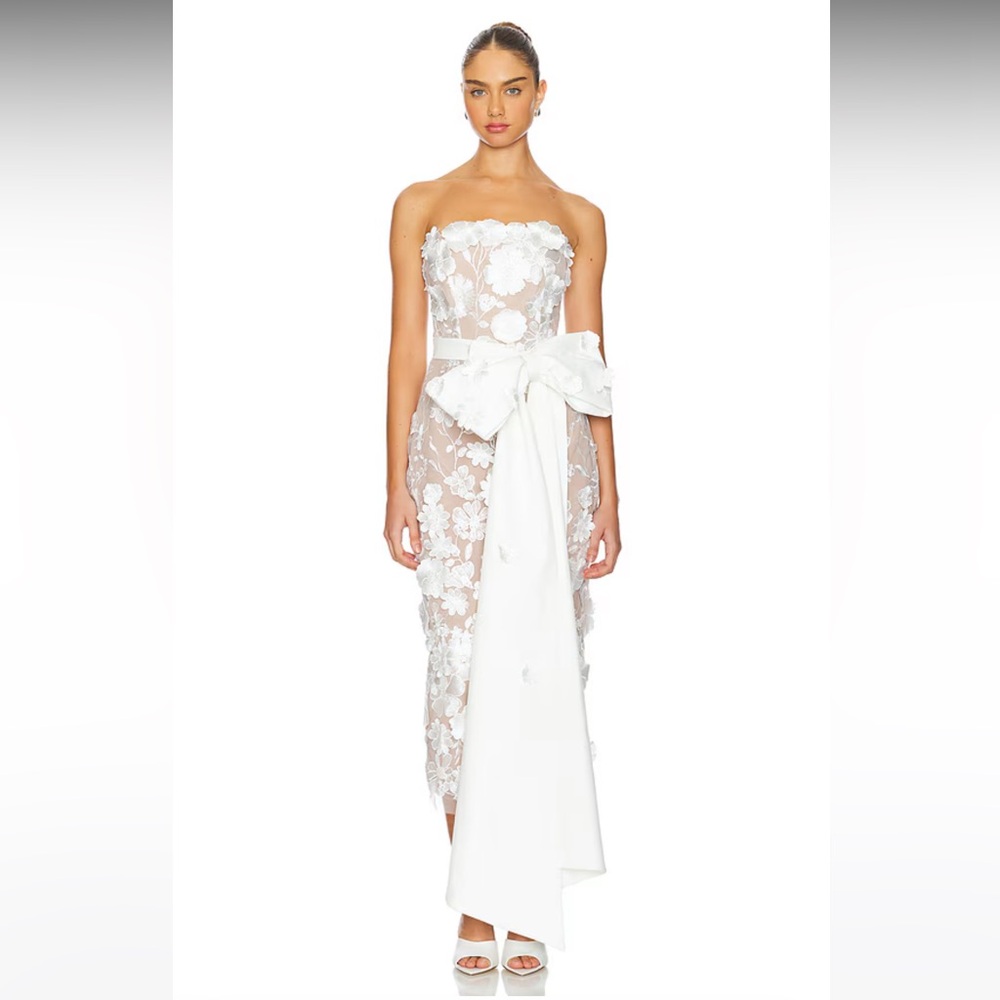Elliatt Lynette Strapless Dress with Detachable Bow